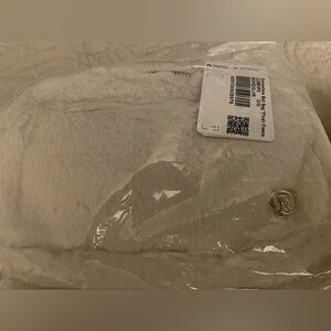 Brand new lululemon everywhere bag : color is fuzzy gray